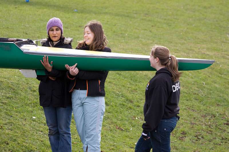 Ab8sHOR08-038.jpg - How many DUBC girls does it take to assemble a boat?