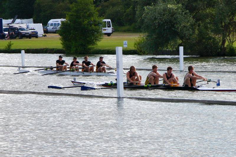 Hen08-020.jpg - GUBC winning their heat