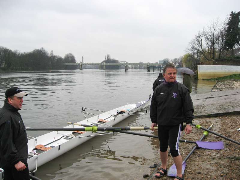 Tdw08-157.jpg - Sad faces as race cancelled due to rough water! (downstream)