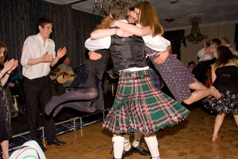AU_RG08-276.jpg - It's a helicopter dance !